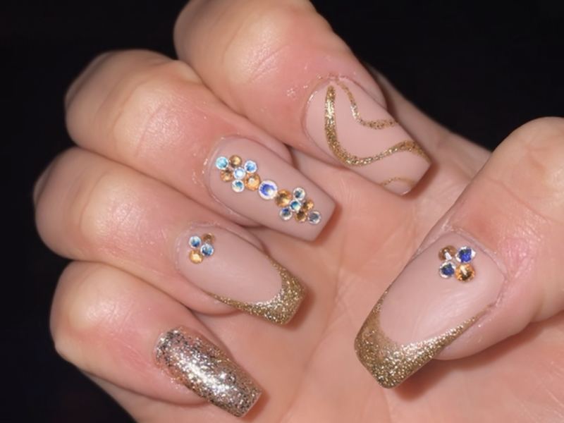 Gold glitter tips with crystals